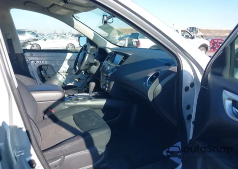 2018 Nissan Pathfinder S z USA, uszkodzony, nr VIN 5N1DR2MM3JC642062